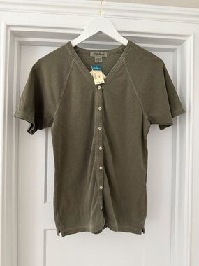 Eddie Bauer Olive Short Sleeve Button-Front Women’s Top